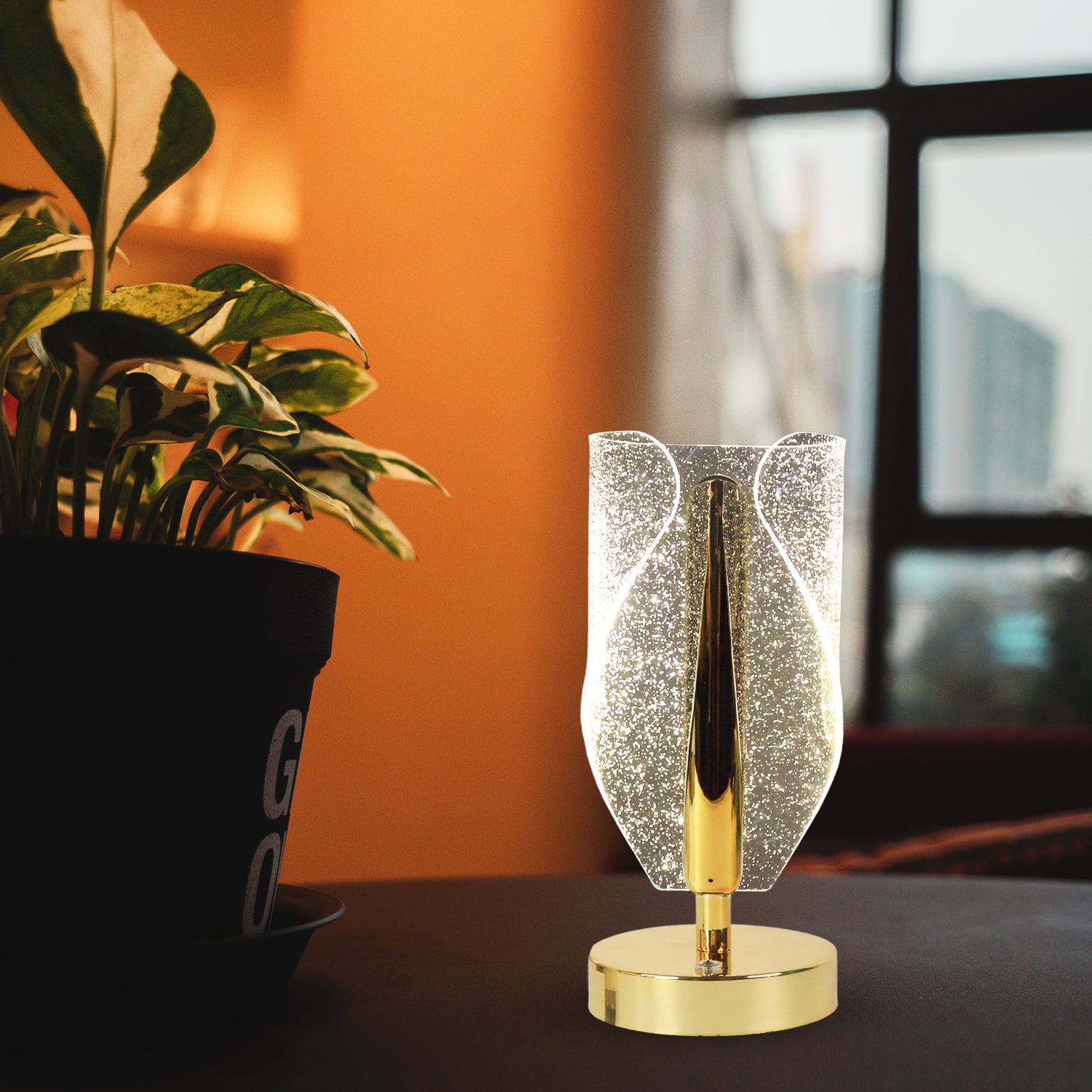 Luxury Crystal Table Lamp with USB Charging – LED Decorative Lamp ( 1pcs)